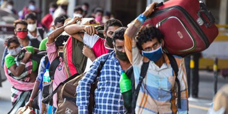 இரயில் நிலையங்களில் குவியும் வடமாநிலத்தவர்கள்! அச்சுறுத்தலால் வெளியேறுகிறார்களா? காரணம் என்ன?