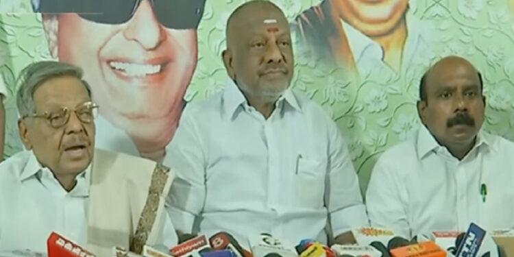 பொதுச்செயலாளர் பதவியை பிக் பாக்கெட் அடிக்கப் பார்க்கிறார் இபிஎஸ் – ஒபிஎஸ் ஓபன் டாக்!