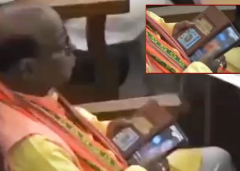 சட்டப்பேரவையில் ஆபாசப் படம் பார்த்து வசமாக சிக்கிய திரிபுரா பாஜக எம்.எல்.ஏ. ஜதாப் லால்!