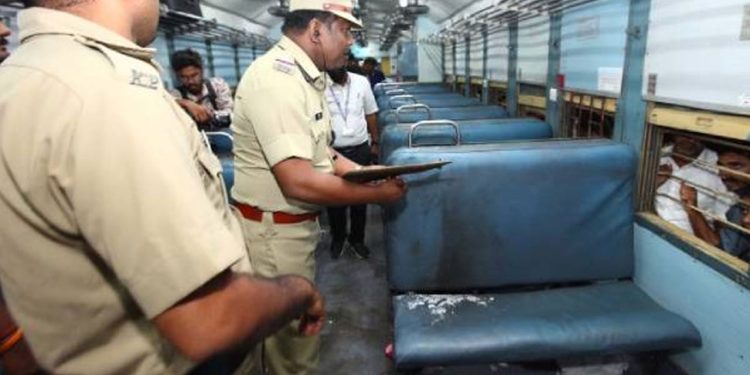 ஓடும் இரயிலில் தீவைத்து எரிக்கப்பட்ட பயணிகள்; வெளியாகியுள்ள குற்றவாளியின் படம்!