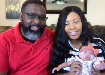 கருப்பைக்குள் இருந்த குழந்தையை அறுவை சிகிச்சை மூலம் காப்பாற்றிய மருத்துவர்கள்!