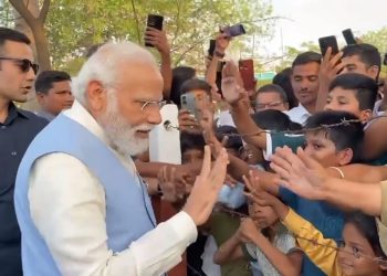 குழந்தைகளிடம் தீண்டாமையைக் கடைபிடித்தாரா பிரதமர் மோடி?